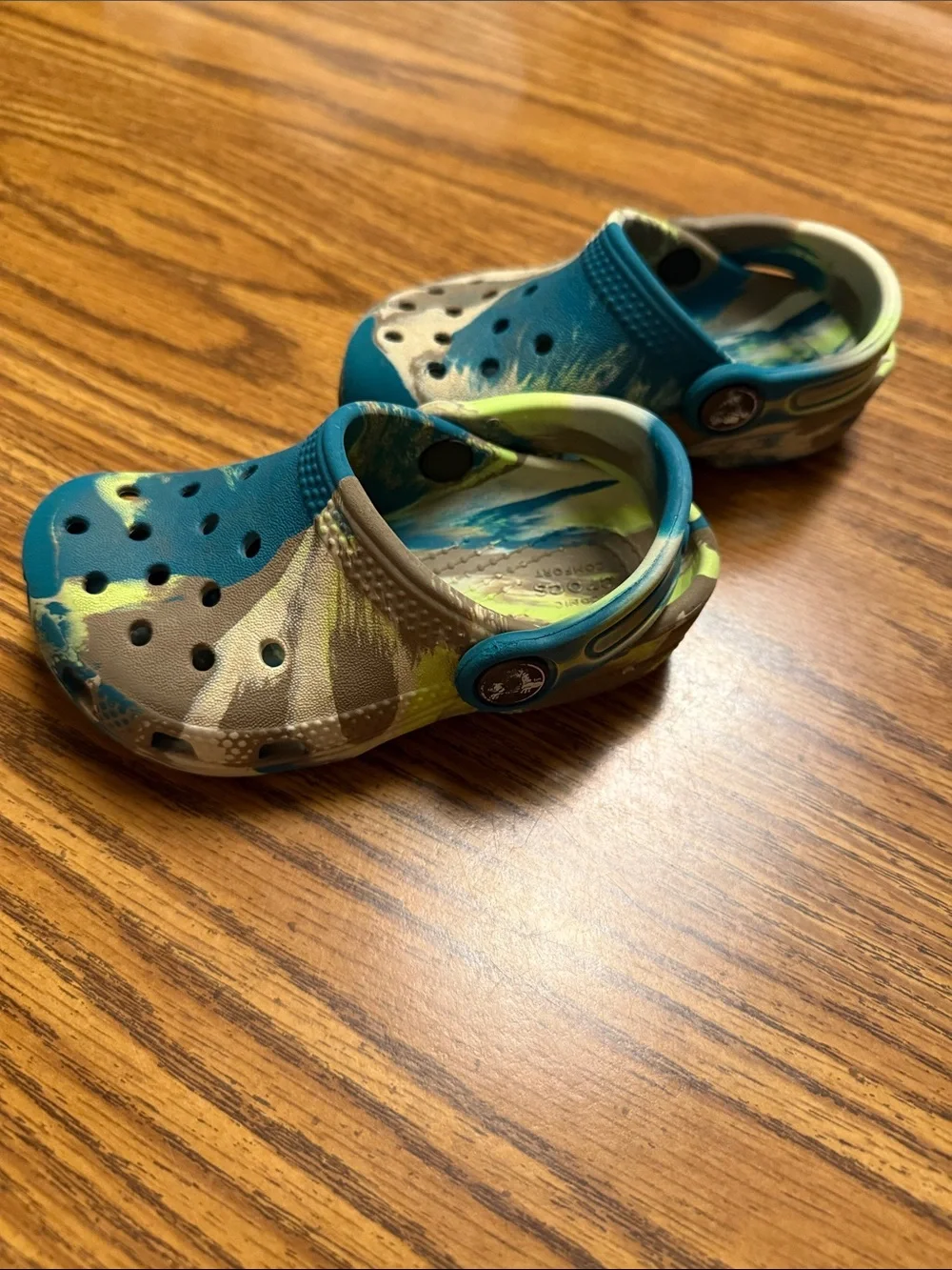 Crocs Kids Classic Marbled Clogs Marbled Teal Green Beige Shoes Size 7 Toddler